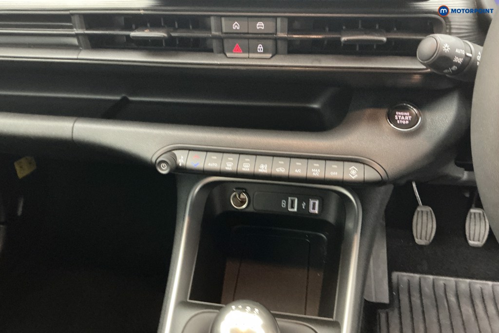 Jeep Avenger Altitude Manual Petrol SUV - Stock Number (1627641) - 19th supplementary image