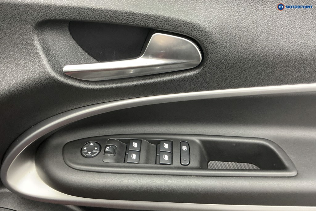 Jeep Avenger Altitude Manual Petrol SUV - Stock Number (1627641) - 26th supplementary image