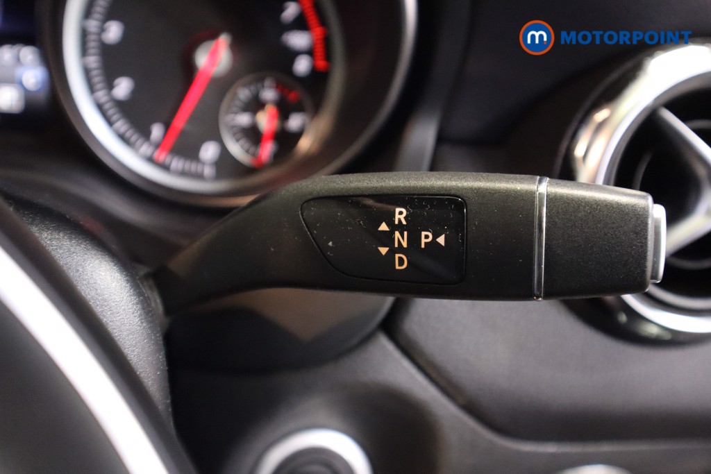 Mercedes-Benz GLA Urban Edition Automatic Petrol SUV - Stock Number (1579467) - 5th supplementary image