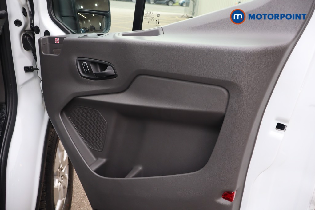Ford Transit Limited Automatic Diesel Medium Roof Van - Stock Number (1611442) - 24th supplementary image