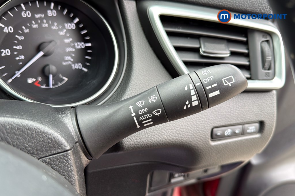 Nissan Qashqai N-Connecta Automatic Diesel SUV - Stock Number (1613563) - 7th supplementary image