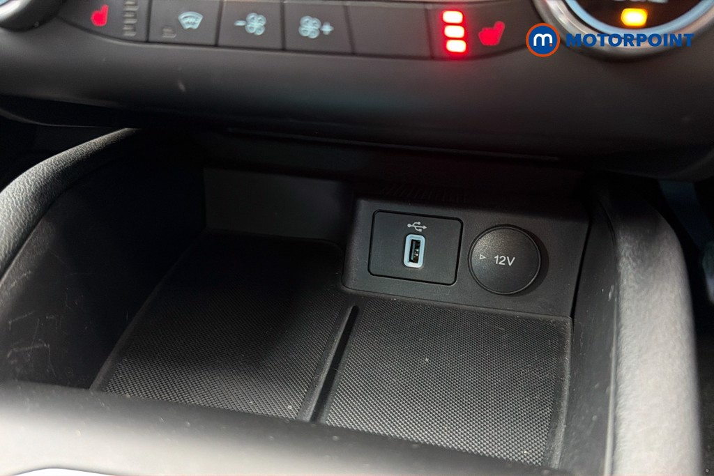 Ford Focus Titanium Manual Petrol Hatchback - Stock Number (1615246) - 17th supplementary image