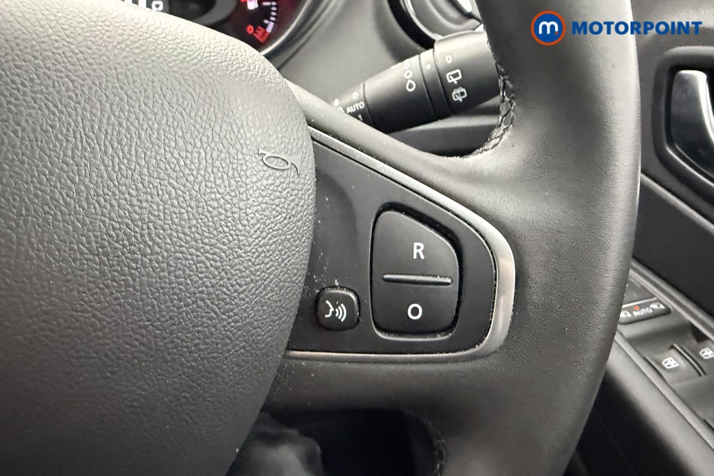 Renault Captur Iconic Automatic Petrol SUV - Stock Number (1619334) - 7th supplementary image