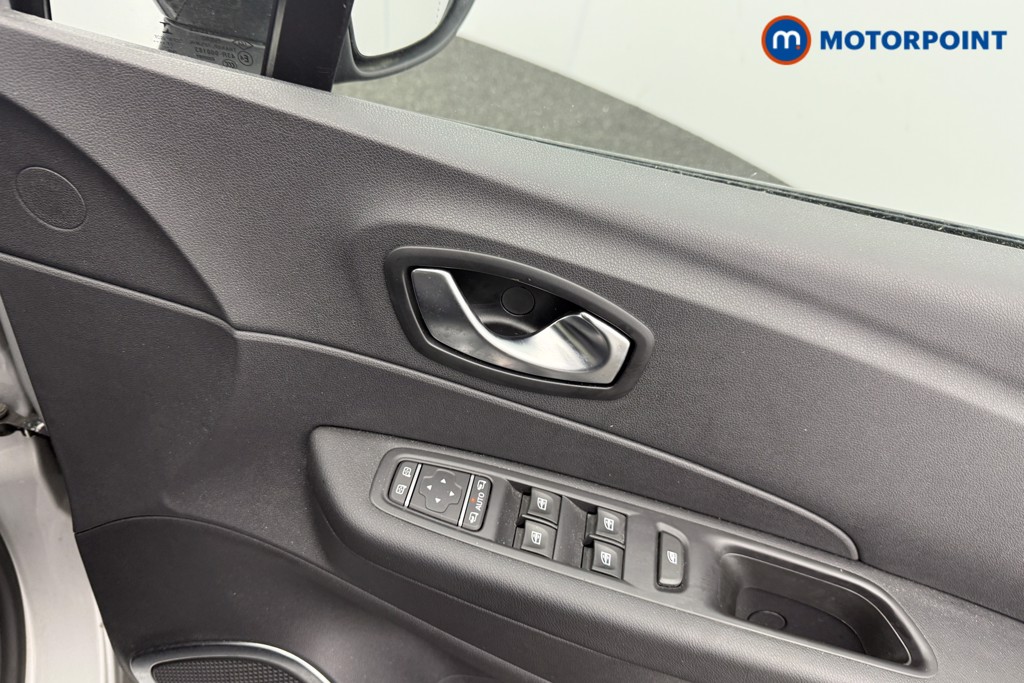 Renault Captur Iconic Automatic Petrol SUV - Stock Number (1619334) - 8th supplementary image