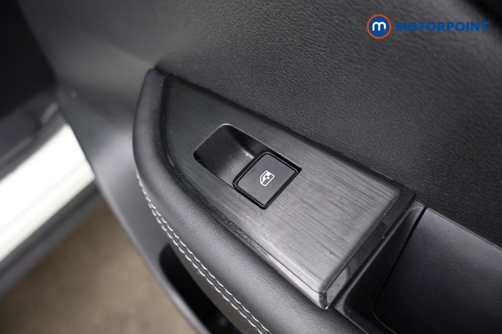 Nissan Qashqai N-Connecta Automatic Petrol-Electric Hybrid SUV - Stock Number (1622809) - 25th supplementary image