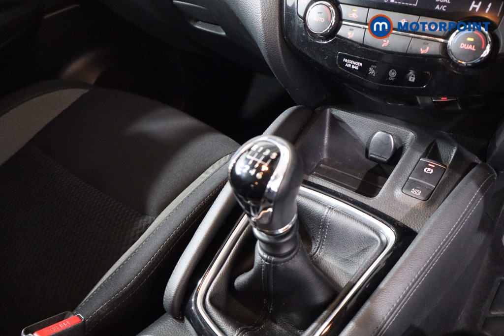 Nissan Qashqai Acenta Premium Manual Diesel SUV - Stock Number (1624622) - 20th supplementary image