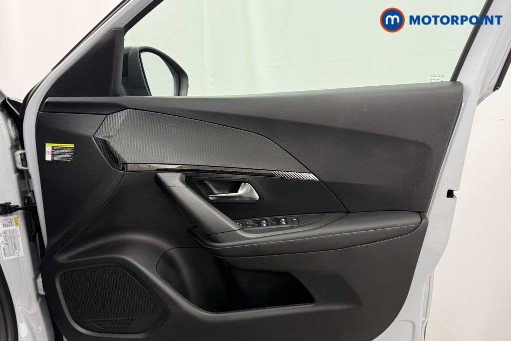 Peugeot 2008 Allure Manual Petrol SUV - Stock Number (1624892) - 16th supplementary image