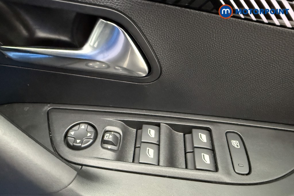 Peugeot 2008 Allure Manual Petrol SUV - Stock Number (1624964) - 17th supplementary image