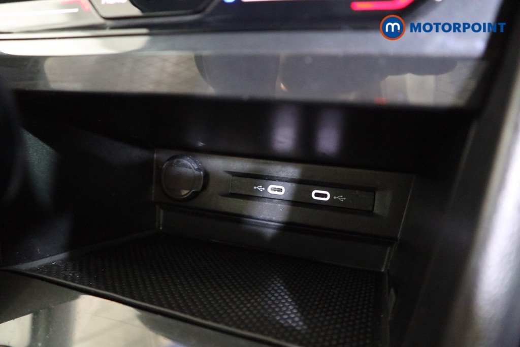 Volkswagen Tiguan R-Line Automatic Petrol SUV - Stock Number (1626455) - 9th supplementary image