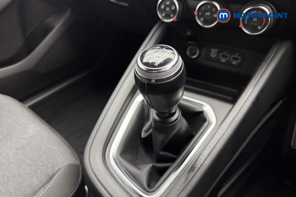 Renault Clio Iconic Manual Petrol Hatchback - Stock Number (1626849) - 18th supplementary image