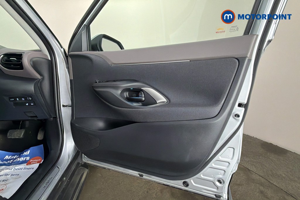 Toyota Yaris Cross Excel Automatic Petrol-Electric Hybrid Estate - Stock Number (1597643) - 19th supplementary image