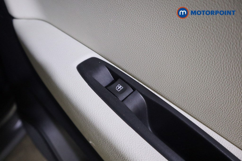 Renault Captur Gt Line Manual Petrol SUV - Stock Number (1613745) - 18th supplementary image