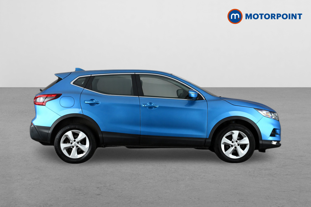 Nissan Qashqai Acenta Premium Manual Diesel SUV - Stock Number (1615591) - Drivers side