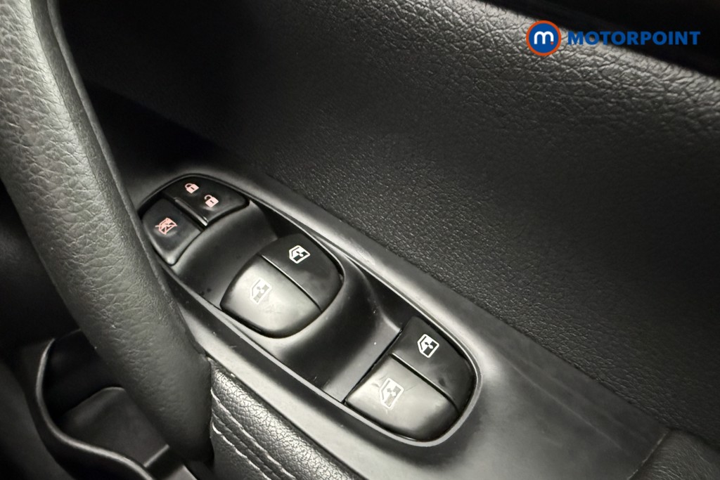 Nissan Qashqai Acenta Premium Automatic Diesel SUV - Stock Number (1619282) - 16th supplementary image