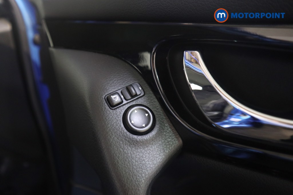 Nissan Qashqai Acenta Premium Manual Diesel SUV - Stock Number (1619983) - 12th supplementary image