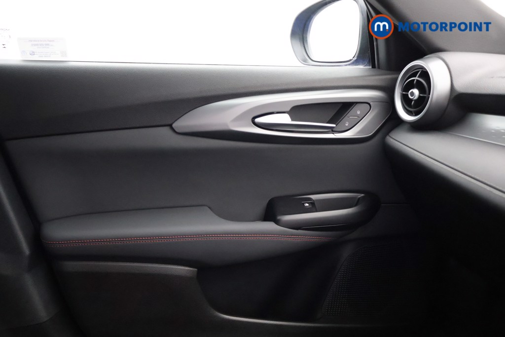 Alfa Romeo Tonale Veloce Automatic Petrol Plug-In Hybrid SUV - Stock Number (1621956) - 19th supplementary image