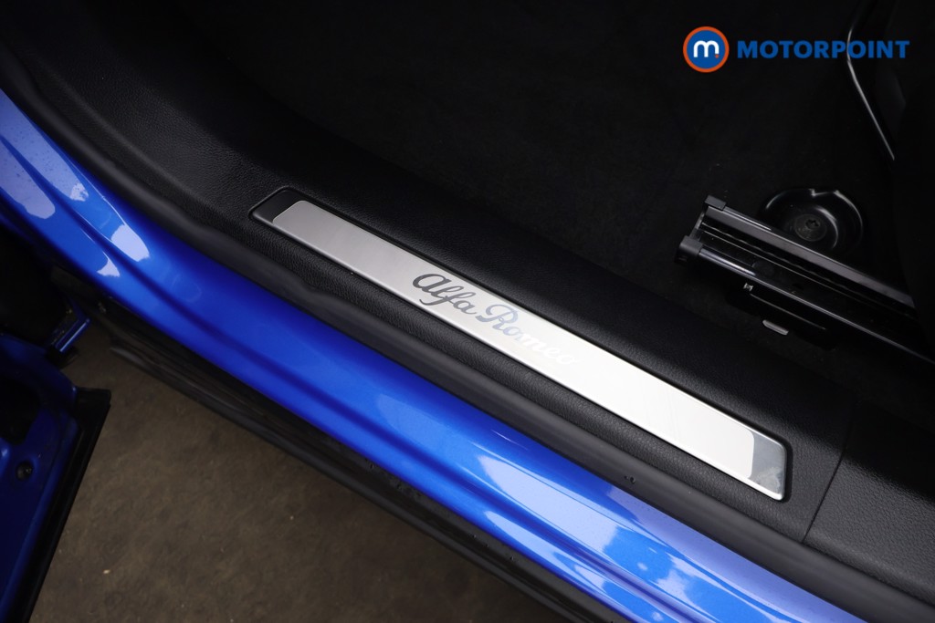 Alfa Romeo Tonale Veloce Automatic Petrol Plug-In Hybrid SUV - Stock Number (1621956) - 38th supplementary image