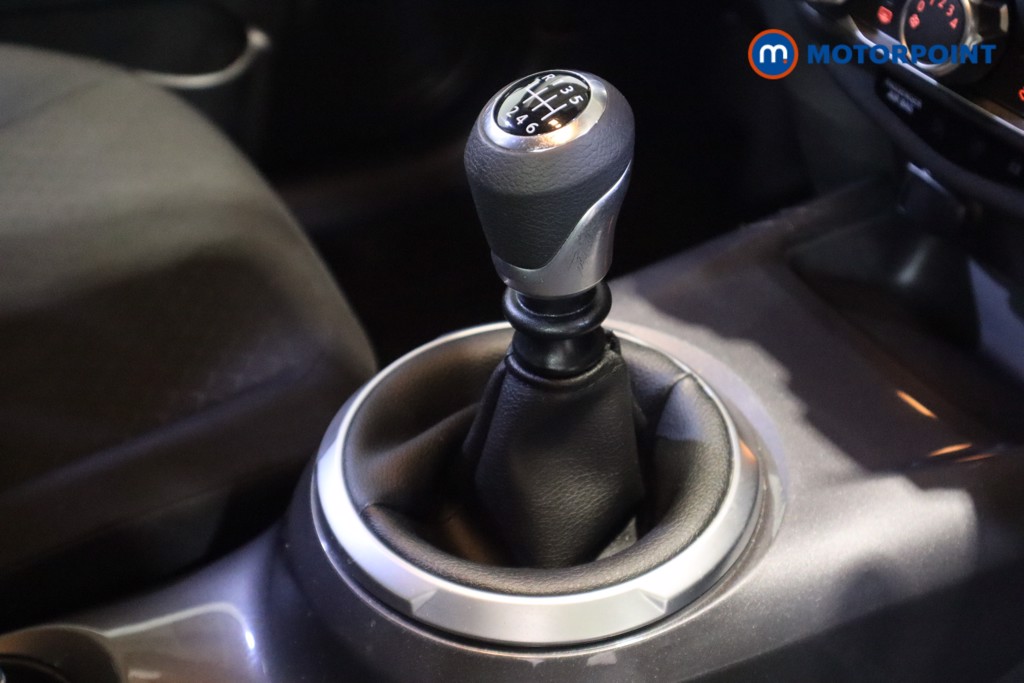 Nissan Juke Acenta Manual Petrol SUV - Stock Number (1624012) - 5th supplementary image