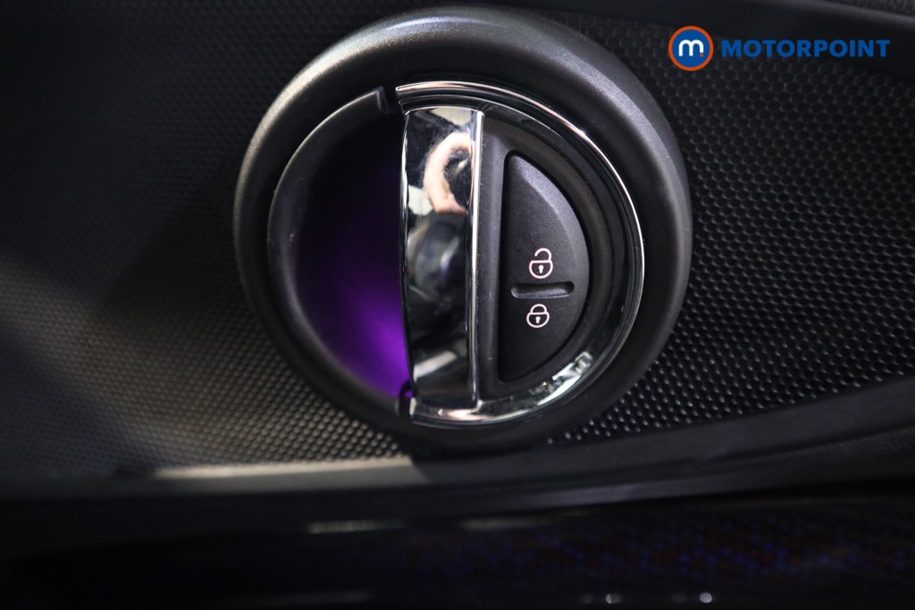 Mini Clubman Cooper Exclusive Automatic Petrol Estate - Stock Number (1626109) - 15th supplementary image