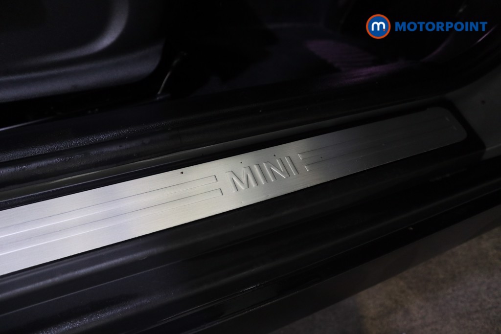 Mini Clubman Cooper Exclusive Automatic Petrol Estate - Stock Number (1626109) - 16th supplementary image