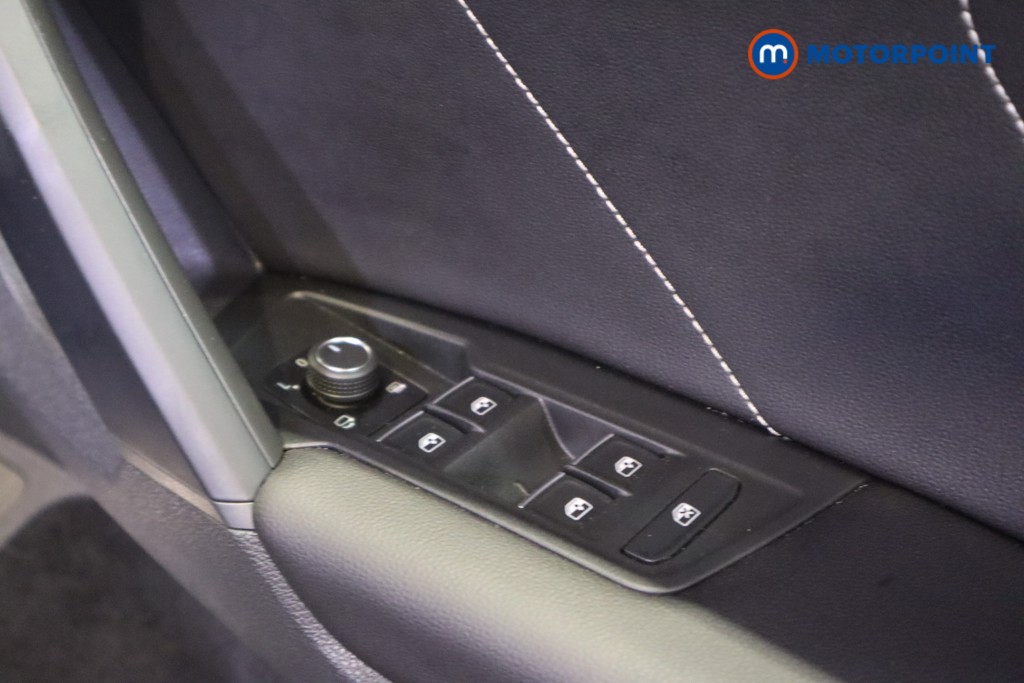 Volkswagen Tiguan Black Edition Automatic Petrol Plug-In Hybrid SUV - Stock Number (1626120) - 13th supplementary image