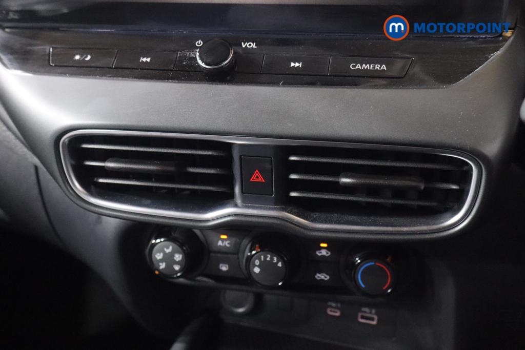 Nissan Juke Acenta Premium Manual Petrol SUV - Stock Number (1626600) - 4th supplementary image