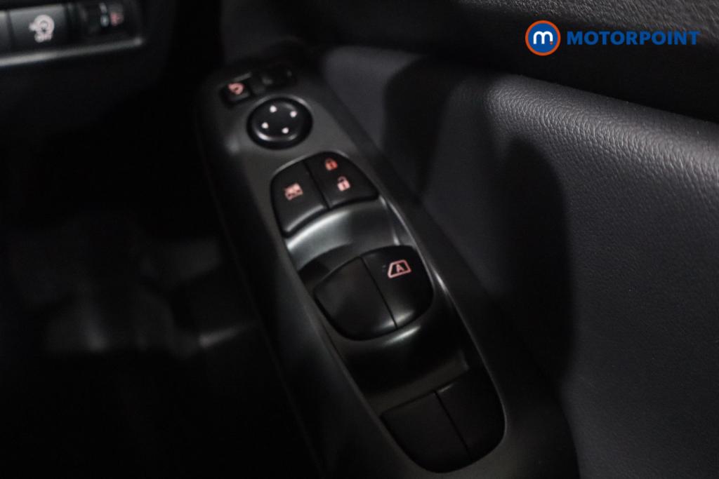 Nissan Juke Acenta Premium Manual Petrol SUV - Stock Number (1626600) - 9th supplementary image