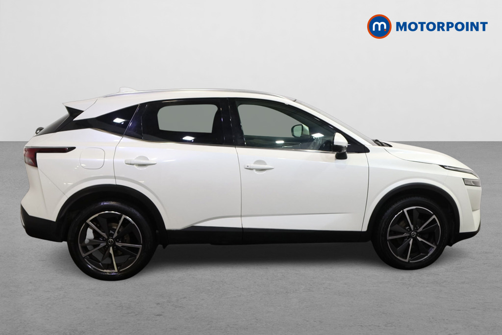 Nissan Qashqai Tekna Manual Petrol SUV - Stock Number (1627530) - Drivers side