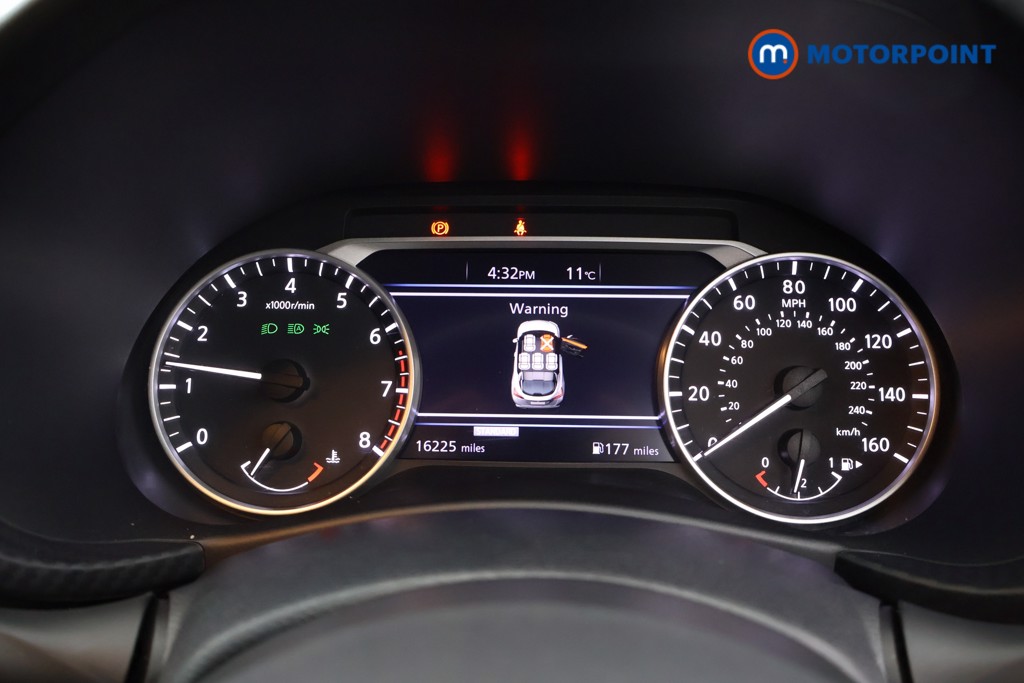 Nissan Juke N-Connecta Manual Petrol SUV - Stock Number (1628252) - 9th supplementary image