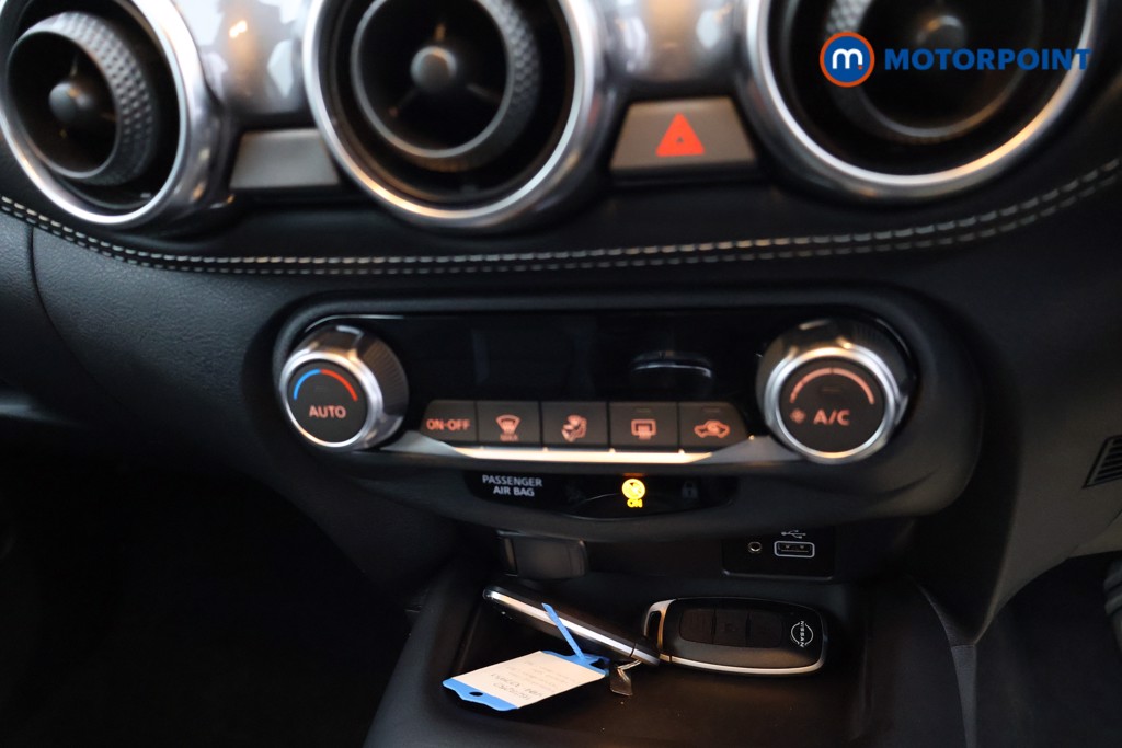 Nissan Juke N-Connecta Manual Petrol SUV - Stock Number (1628252) - 14th supplementary image