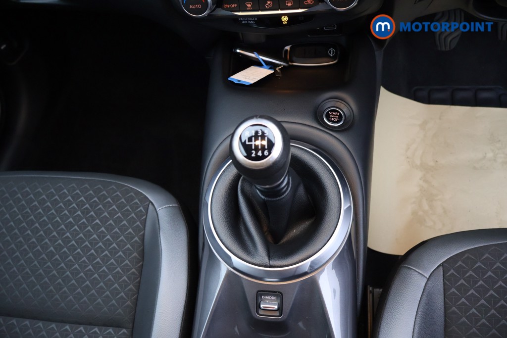 Nissan Juke N-Connecta Manual Petrol SUV - Stock Number (1628252) - 15th supplementary image