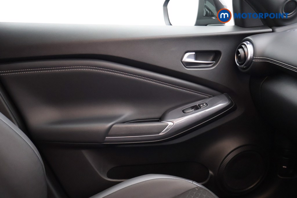 Nissan Juke N-Connecta Manual Petrol SUV - Stock Number (1628252) - 17th supplementary image