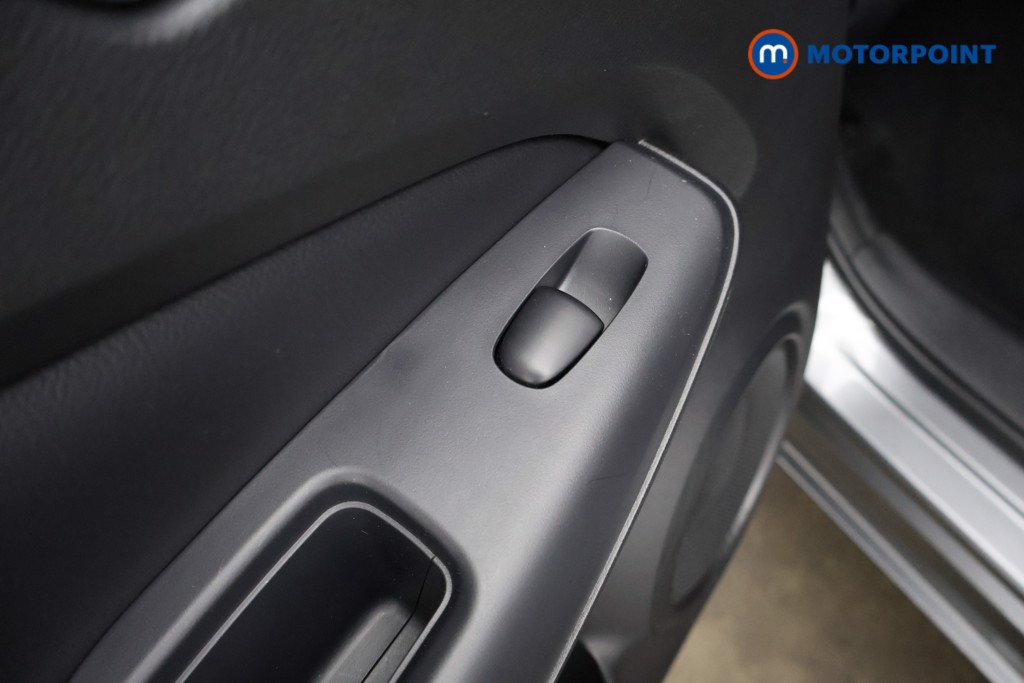 Nissan Juke N-Connecta Manual Petrol SUV - Stock Number (1628252) - 29th supplementary image