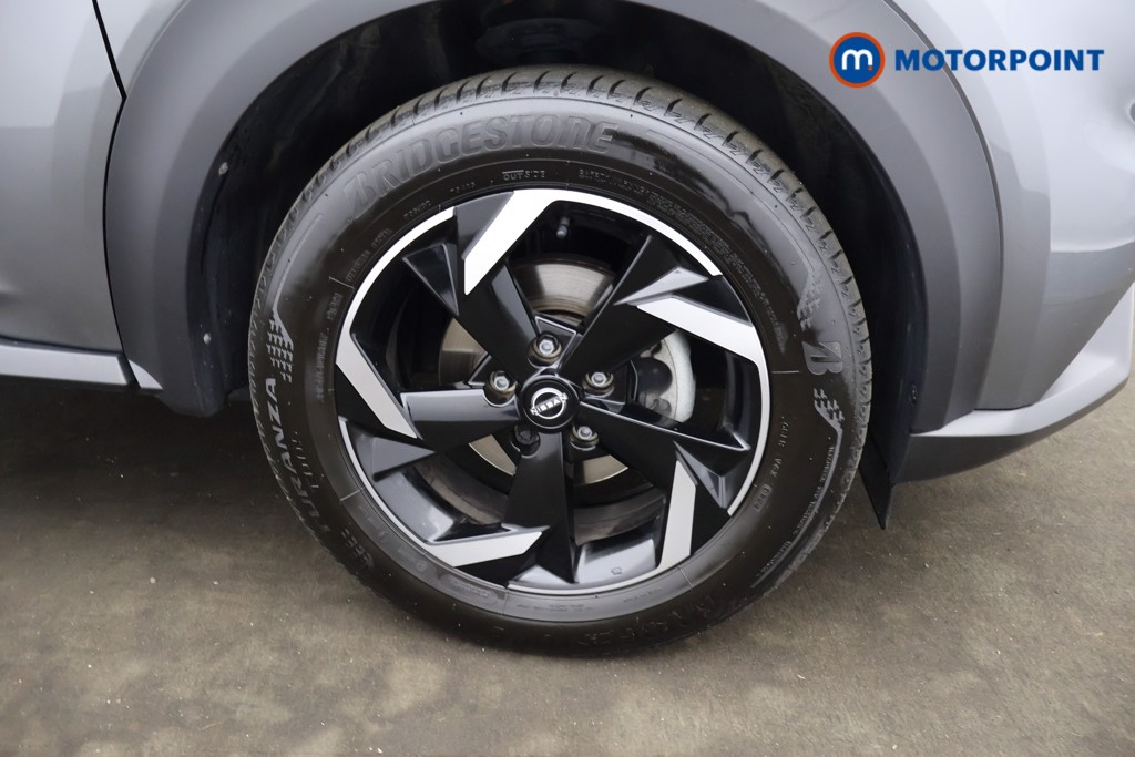 Nissan Juke N-Connecta Manual Petrol SUV - Stock Number (1628252) - 1st supplementary image
