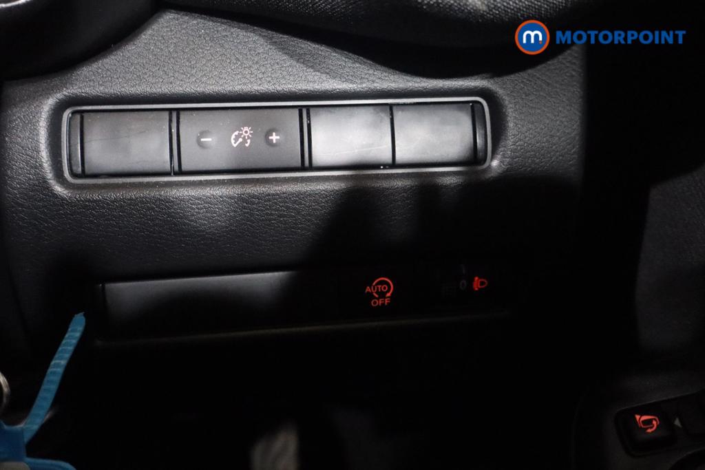 Nissan Juke Acenta Premium Manual Petrol SUV - Stock Number (1629140) - 9th supplementary image