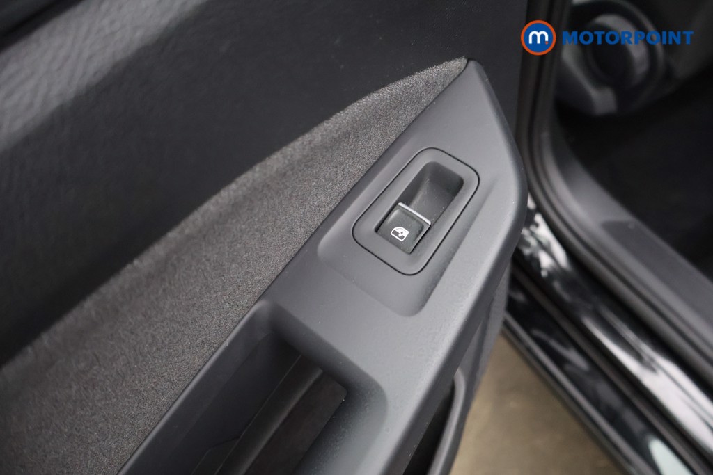 Volkswagen Golf Life Manual Petrol Hatchback - Stock Number (1629609) - 28th supplementary image