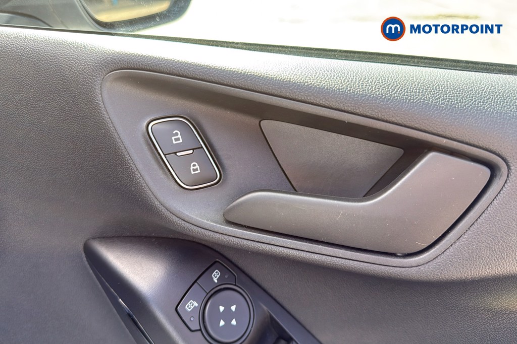 Ford Fiesta Trend Manual Petrol Hatchback - Stock Number (1611015) - 42nd supplementary image
