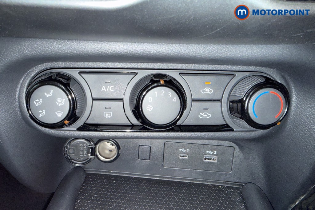 Nissan Juke Acenta Premium Automatic Petrol SUV - Stock Number (1616569) - 7th supplementary image