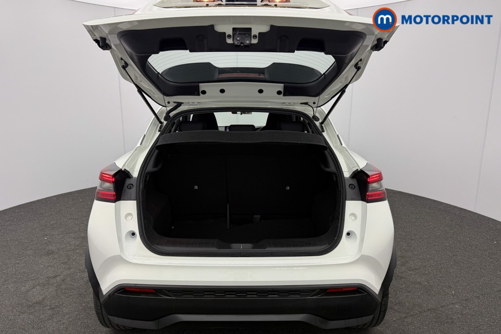 Nissan Juke Acenta Premium Automatic Petrol SUV - Stock Number (1616569) - 16th supplementary image