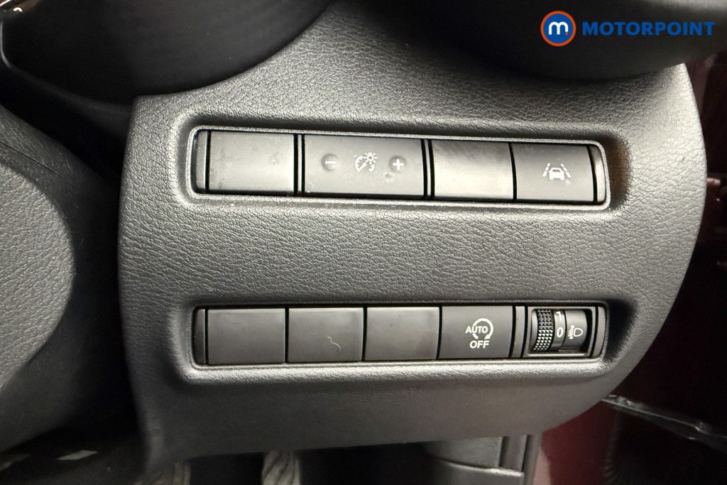 Nissan Juke N-Connecta Manual Petrol SUV - Stock Number (1620913) - 5th supplementary image