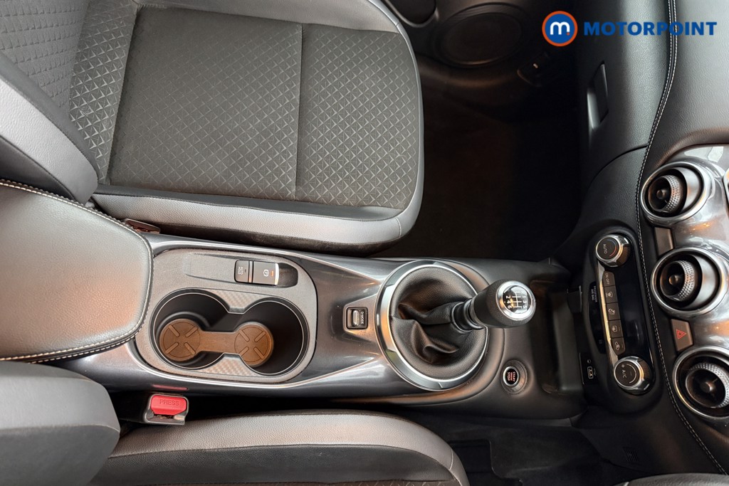 Nissan Juke N-Connecta Manual Petrol SUV - Stock Number (1620913) - 13th supplementary image
