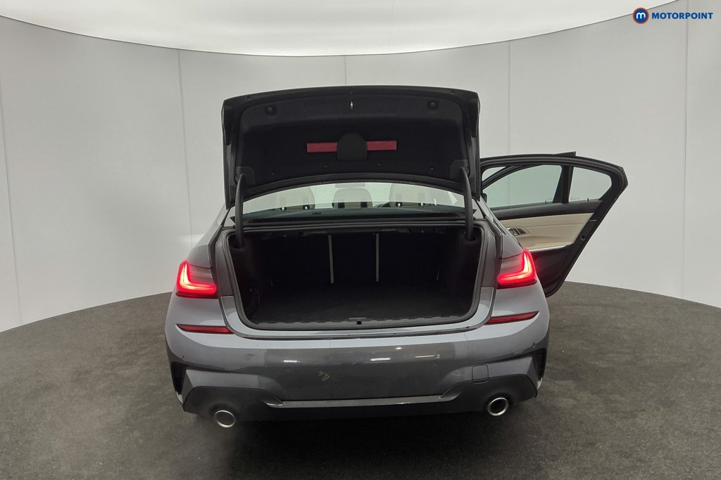 BMW 3 Series M Sport Automatic Petrol Plug-In Hybrid Saloon - Stock Number (1621773) - 4th supplementary image