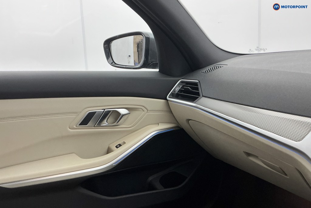 BMW 3 Series M Sport Automatic Petrol Plug-In Hybrid Saloon - Stock Number (1621773) - 23rd supplementary image
