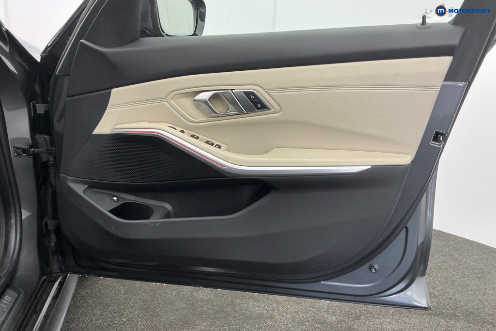 BMW 3 Series M Sport Automatic Petrol Plug-In Hybrid Saloon - Stock Number (1621773) - 27th supplementary image