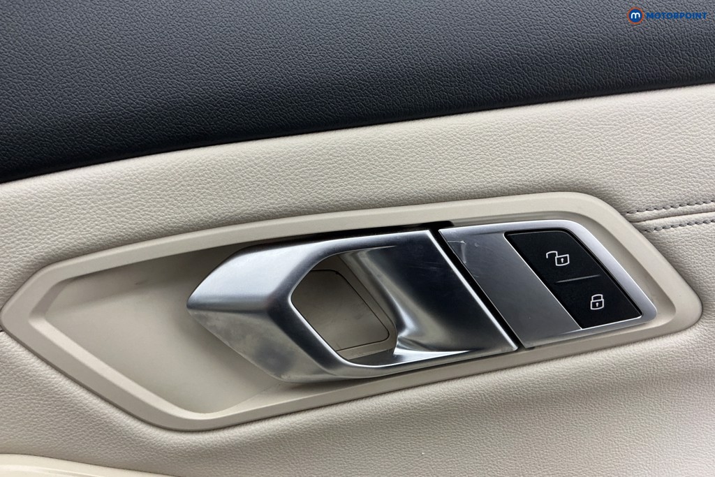 BMW 3 Series M Sport Automatic Petrol Plug-In Hybrid Saloon - Stock Number (1621773) - 31st supplementary image