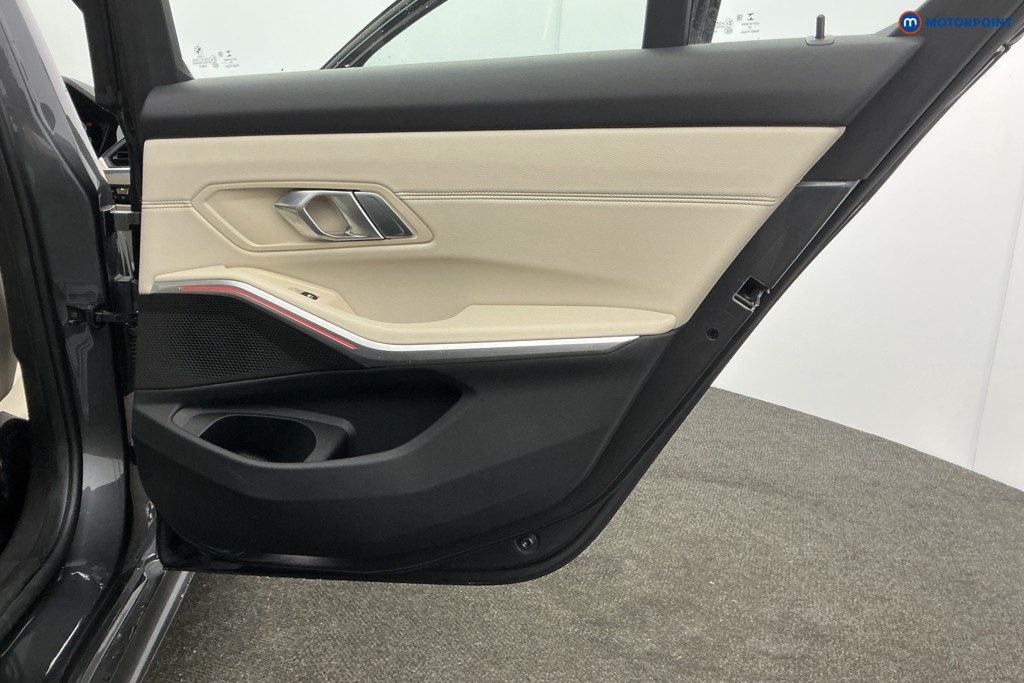 BMW 3 Series M Sport Automatic Petrol Plug-In Hybrid Saloon - Stock Number (1621773) - 32nd supplementary image