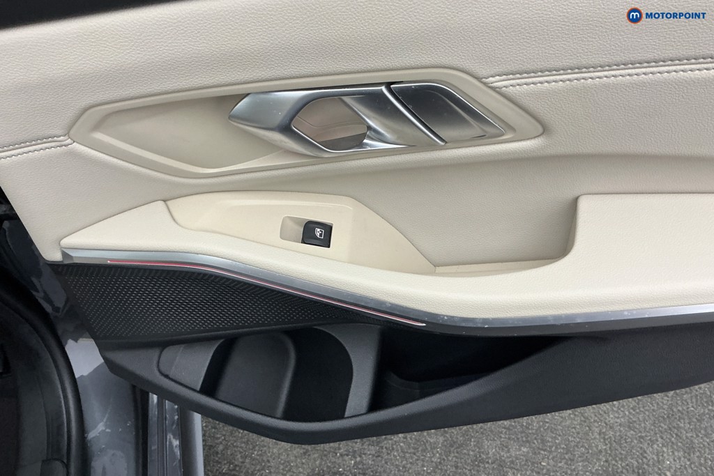 BMW 3 Series M Sport Automatic Petrol Plug-In Hybrid Saloon - Stock Number (1621773) - 33rd supplementary image