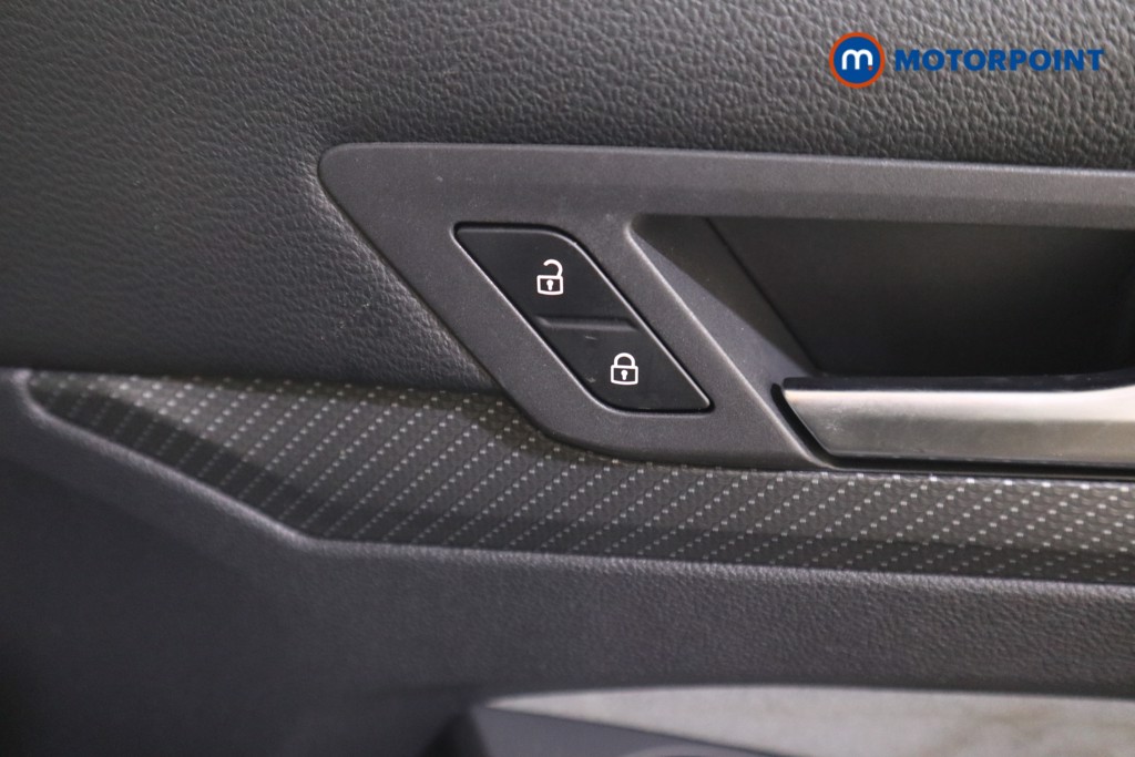 Volkswagen Golf R-Line Automatic Petrol Hatchback - Stock Number (1623500) - 15th supplementary image