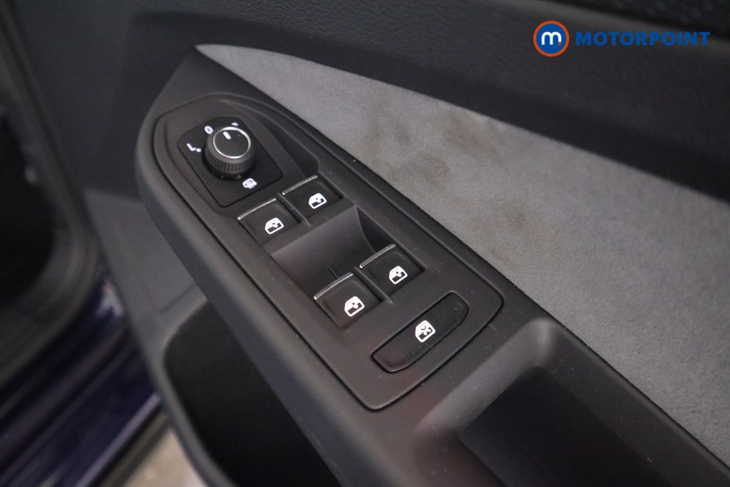 Volkswagen Golf R-Line Automatic Petrol Hatchback - Stock Number (1623500) - 16th supplementary image