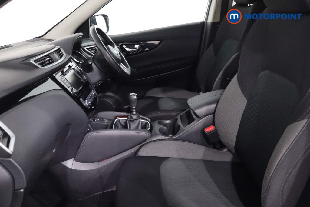 Nissan Qashqai N-Connecta Manual Petrol SUV - Stock Number (1624399) - 4th supplementary image